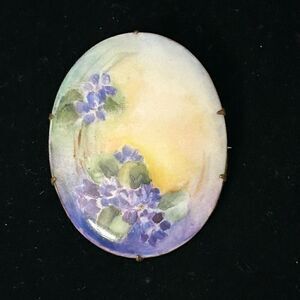 Vintage Floral Porcelain Brass Brooch Pin 2” X 1 5/8” Oval C Clasp Closure